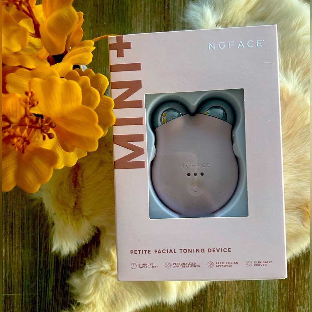 Mini+ Microcurrent Facial Toning Device Kit On-the-go in Sandy Rose